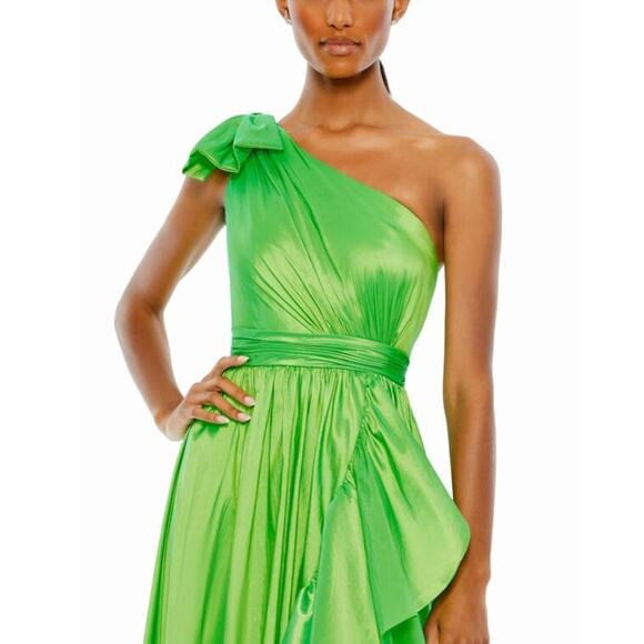 NWT Mac Duggal Spring Green One Shoulder Pleated Bodice Ruffle Hem Gown Size 0 - Picture 2 of 4